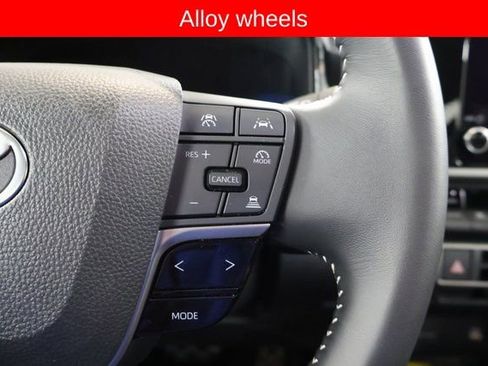 Used 2025 Toyota Camry SE image 19