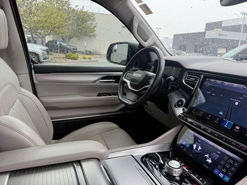 Used 2023 Jeep Grand Wagoneer L 4WD w/ Flexible Seating Group image 17