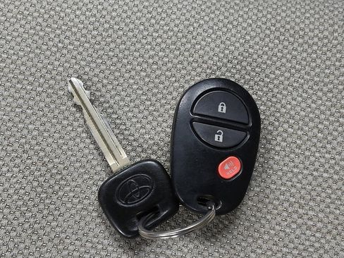 Used 2014 Toyota Sienna L image 32