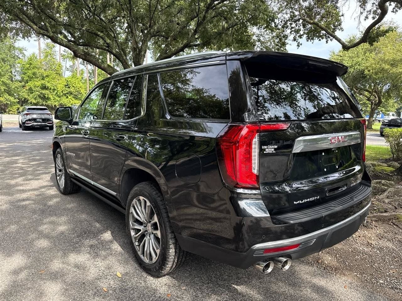 Used 2021 GMC Yukon Denali w/ Denali Premium Package AWD/4WD image 3