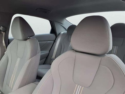 Certified 2025 Hyundai Elantra Sport image 17