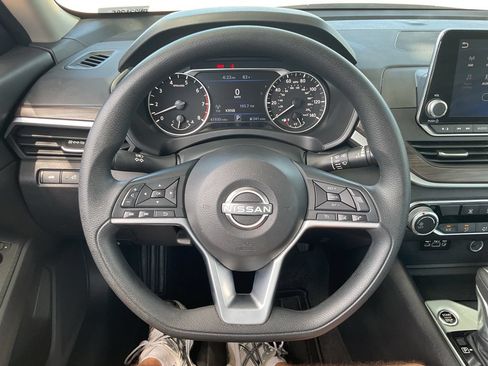 Used 2025 Nissan Altima 2.5 SV FWD image 26