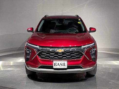 Used 2025 Chevrolet Trax LT FWD image 9