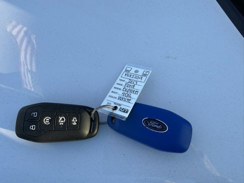 Used 2017 Ford Explorer XLT w/ Equipment Group 202A image 13