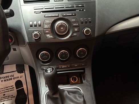 Used 2013 MAZDA MAZDA3 i Touring FWD image 23