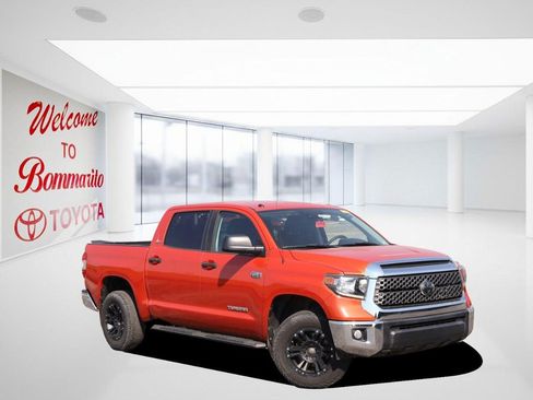 Used 2018 Toyota Tundra SR5 w/ SR5 Upgrade Package AWD/4WD image 2