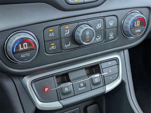 Used 2024 GMC Terrain SLT image 22