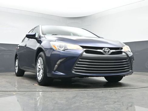Used 2016 Toyota Camry LE image 28