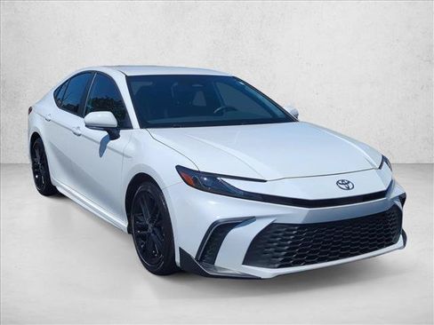 Used 2025 Toyota Camry SE w/ Convenience Package FWD image 3