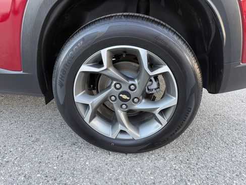 Used 2025 Chevrolet Trax LT image 28