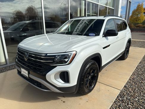 New 2026 Volkswagen Atlas Peak Edition image 1