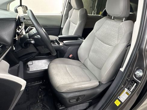 Used 2024 Toyota Sienna LE FWD image 14