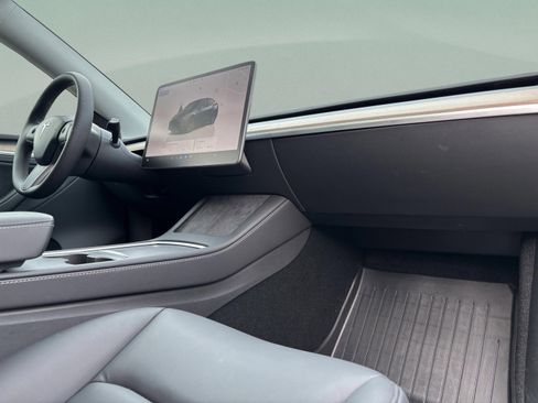 Used 2025 Tesla Model Y Long Range image 25