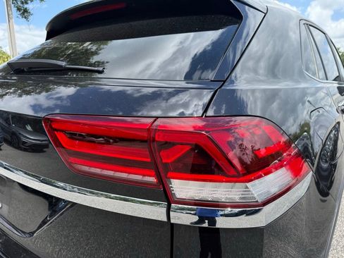 Used 2022 Volkswagen Atlas Cross Sport SE w/ Panoramic Sunroof Package image 11