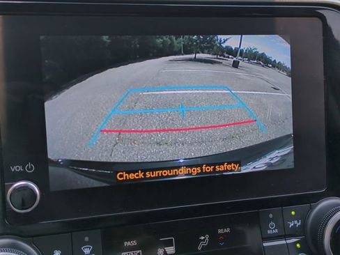 Used 2023 Toyota Highlander XLE FWD image 20