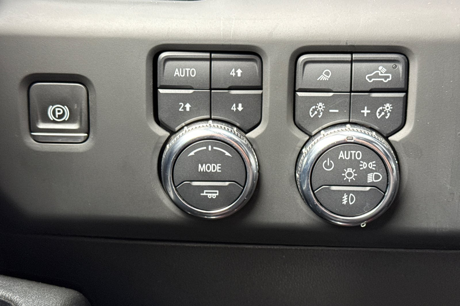 Used 2024 GMC Sierra 2500 AT4 w/ AT4 Premium Plus Package AWD/4WD image 29