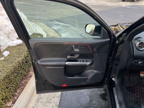 Used 2022 Mercedes-Benz GLB 250 4MATIC image 14