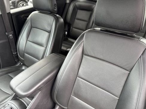 Used 2023 GMC Terrain SLT image 12