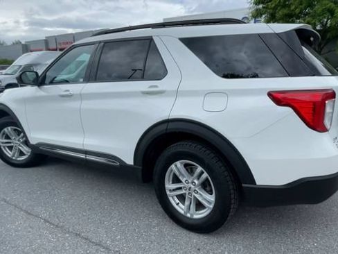 Certified 2023 Ford Explorer XLT w/ Equipment Group 202A AWD/4WD image 4