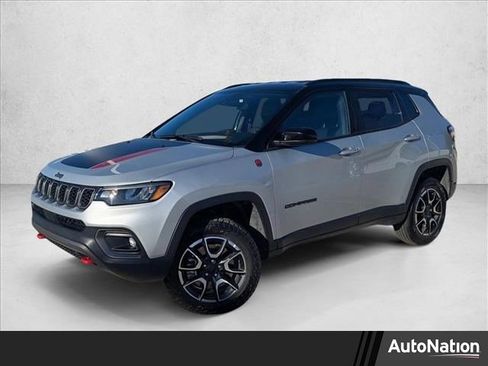 Used 2024 Jeep Compass Trailhawk image 1