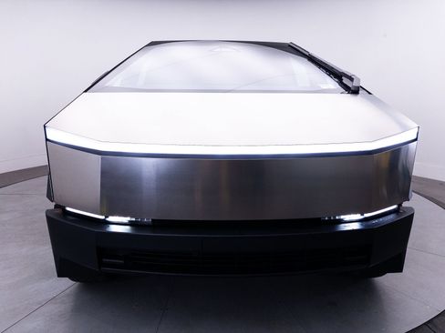 Used 2024 Tesla Cybertruck AWD Crew Cab image 13