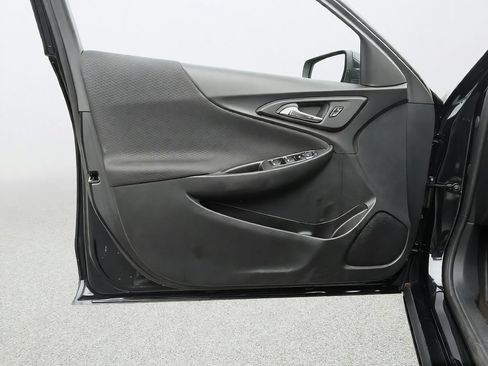 Used 2020 Chevrolet Malibu LT FWD image 17