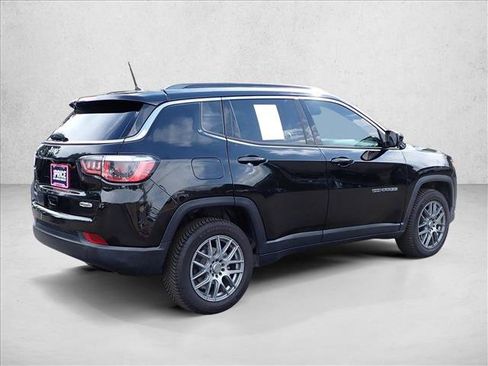 Used 2017 Jeep Compass Latitude AWD/4WD image 4