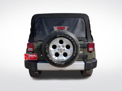 Used 2015 Jeep Wrangler Unlimited Sahara w/ Connectivity Group AWD/4WD image 5