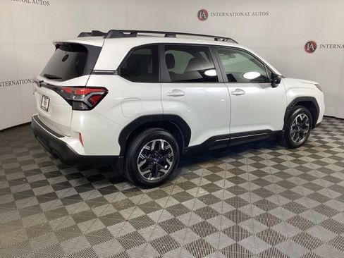 Used 2025 Subaru Forester Premium image 4