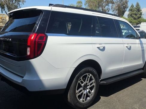 Used 2025 Ford Expedition Active RWD image 2