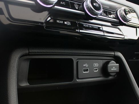 New 2025 Honda Pilot Touring image 29