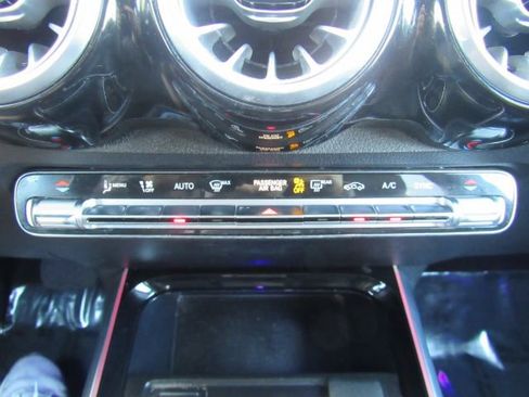 Used 2022 Mercedes-Benz GLB 250 w/ Premium Package Lite image 46