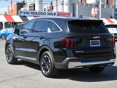 Used 2024 Kia Sorento S FWD image 6