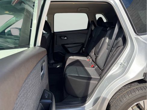 Used 2023 Nissan Rogue SV image 12