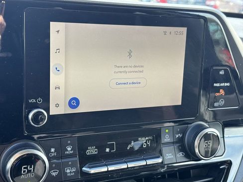 Used 2023 Toyota Highlander LE FWD image 35