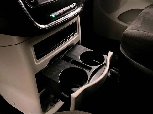 Used 2013 Dodge Grand Caravan American Value Package image 17