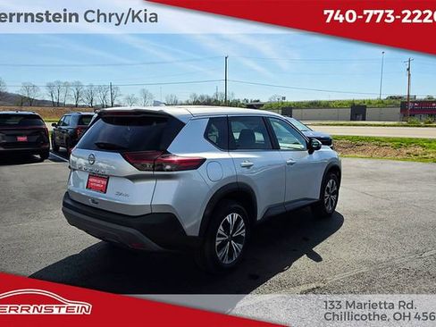 Used 2023 Nissan Rogue SV image 30