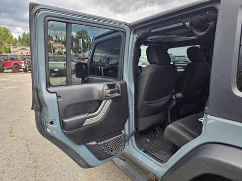 Used 2015 Jeep Wrangler Unlimited Sport w/ Quick Order Package 23S AWD/4WD image 15