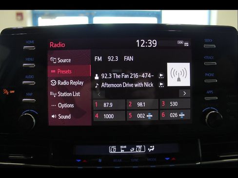 Used 2021 Toyota Sienna XSE w/ XSE Plus Package FWD image 24