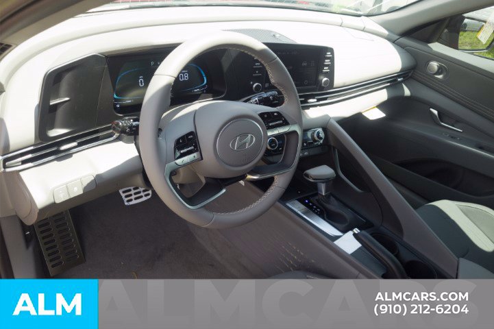 Used 2025 Hyundai Elantra Sport FWD image 12