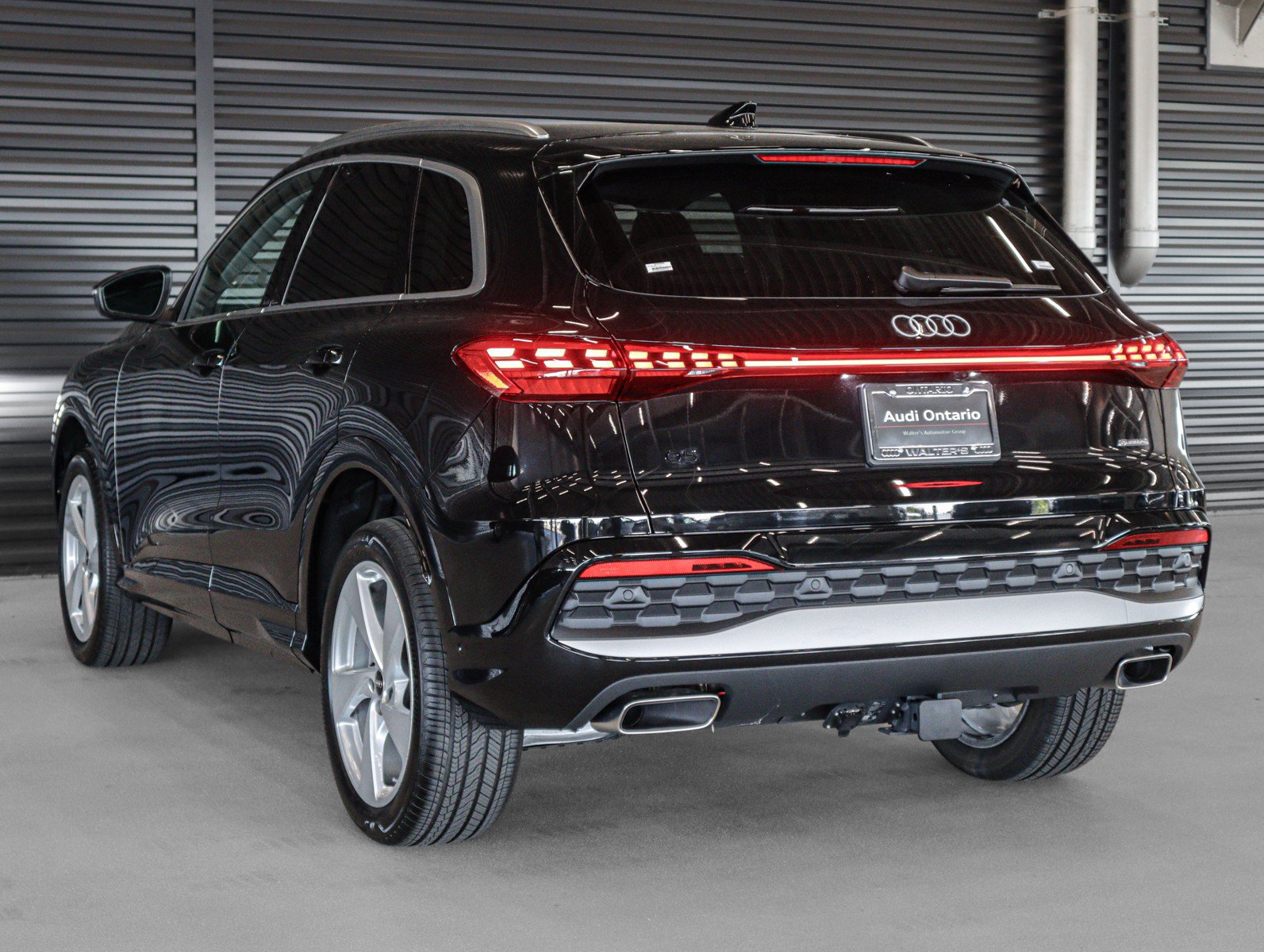 Used 2025 Audi Q5 Premium w/ Premium Plus AWD/4WD image 2