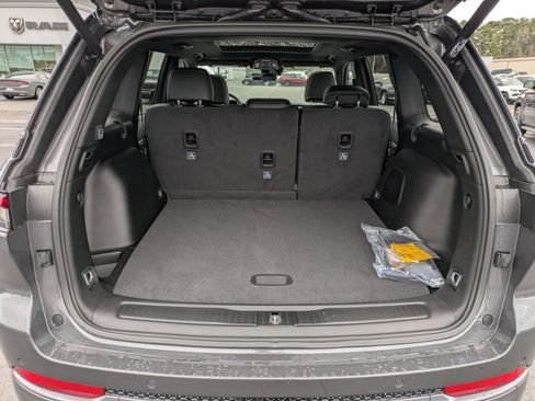 New 2026 Jeep Grand Cherokee Limited Reserve image 26