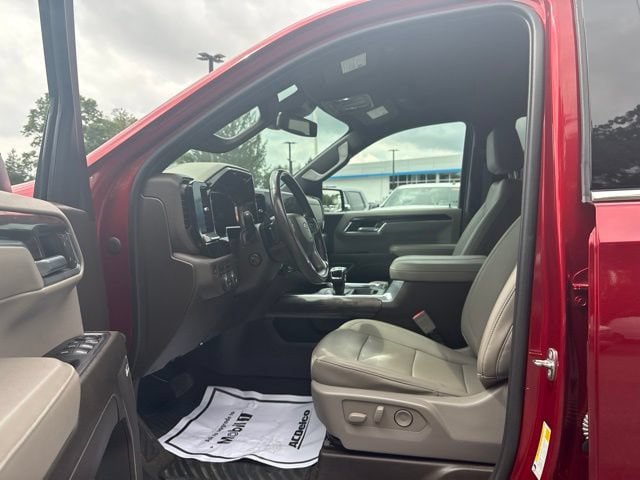 Used 2023 Chevrolet Silverado 1500 LTZ AWD/4WD image 16