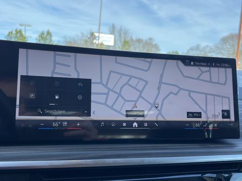 Used 2025 BMW X7 xDrive40i w/ Parking Assistance Package image 5