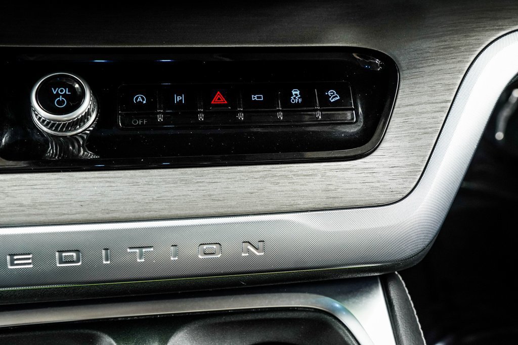 Used 2025 Ford Expedition Platinum AWD/4WD image 24