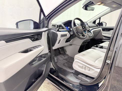 Used 2022 Honda Odyssey Touring image 12