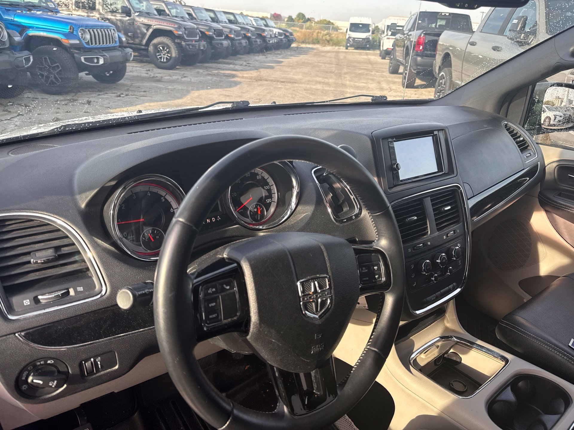Used 2017 Dodge Grand Caravan SXT FWD image 10