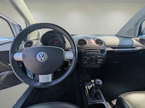 Used 2009 Volkswagen Beetle S image 11