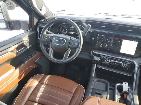Used 2024 GMC Sierra 2500 Denali Ultimate image 12