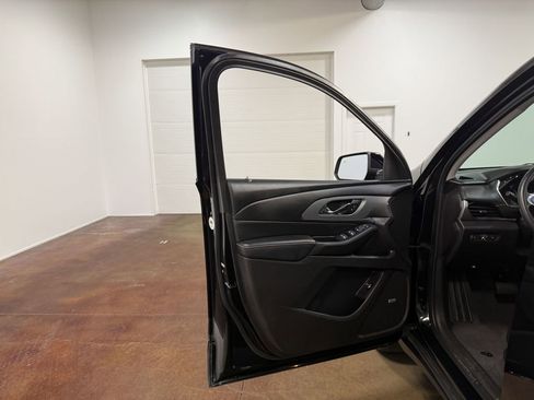 Used 2021 Chevrolet Traverse RS image 57